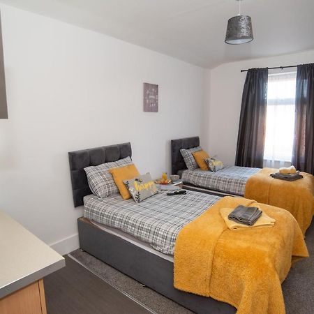Bentley House With En-Suites Crewe Bagian luar foto