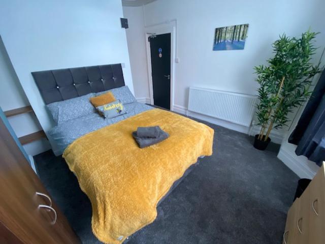 Bentley House With En-Suites Crewe Bagian luar foto