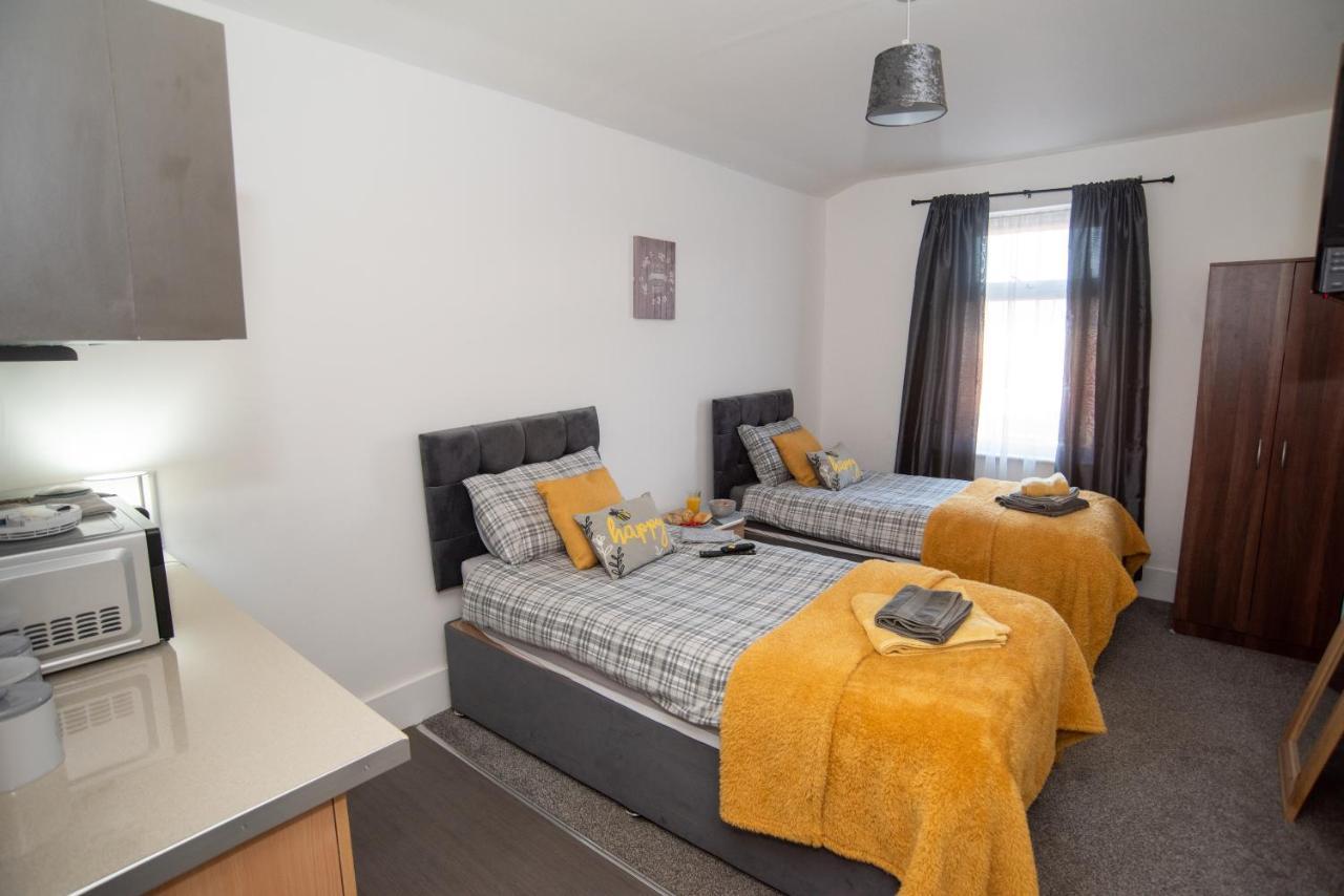 Bentley House With En-Suites Crewe Bagian luar foto