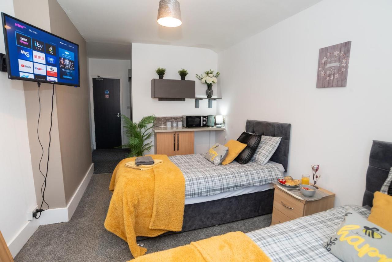 Bentley House With En-Suites Crewe Bagian luar foto
