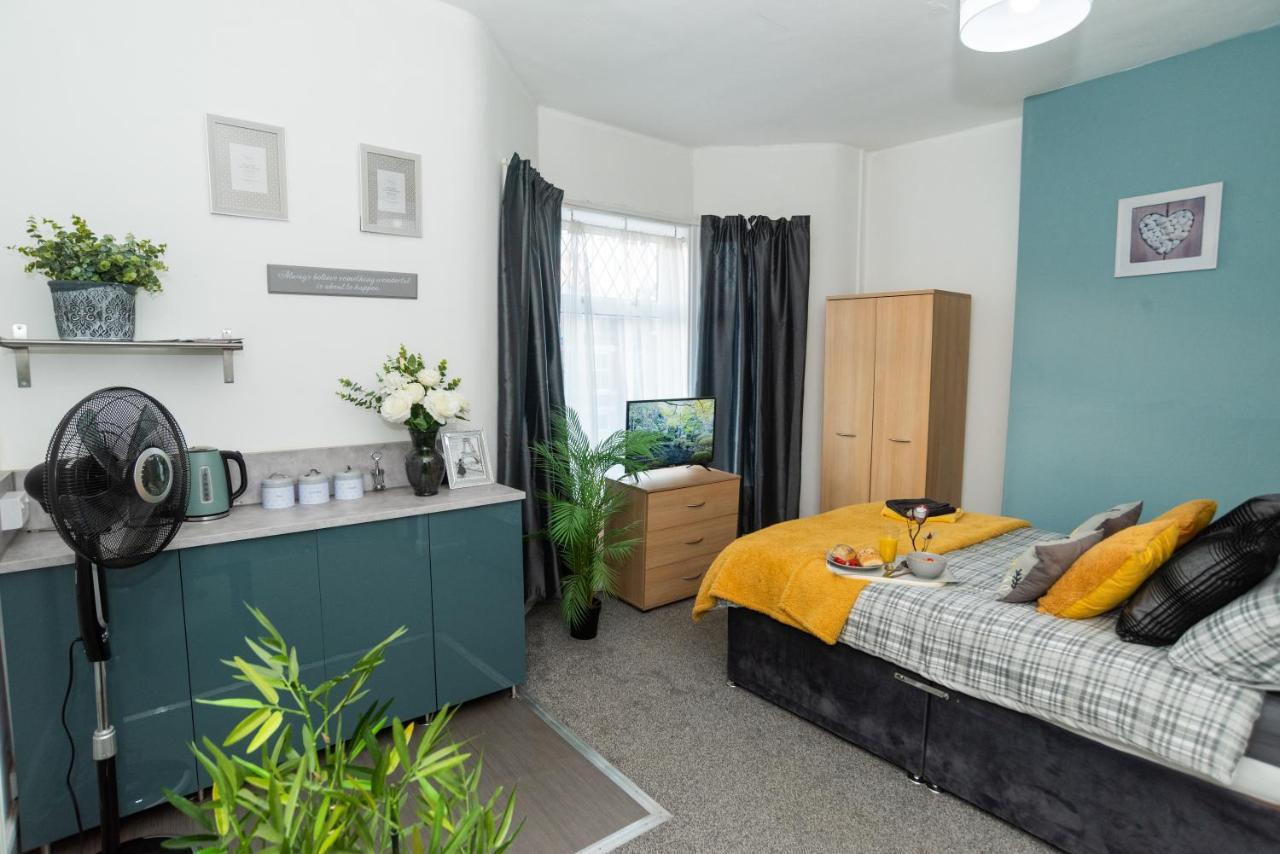 Bentley House With En-Suites Crewe Bagian luar foto