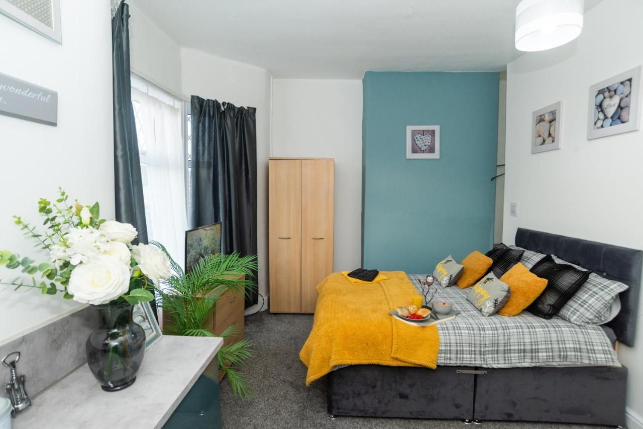 Bentley House With En-Suites Crewe Bagian luar foto