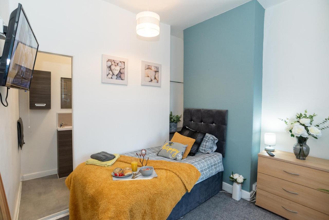 Bentley House With En-Suites Crewe Bagian luar foto