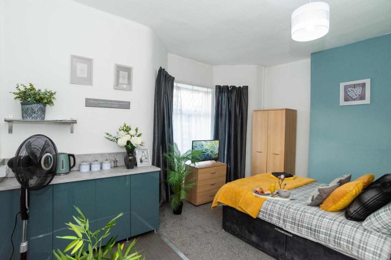 Bentley House With En-Suites Crewe Bagian luar foto