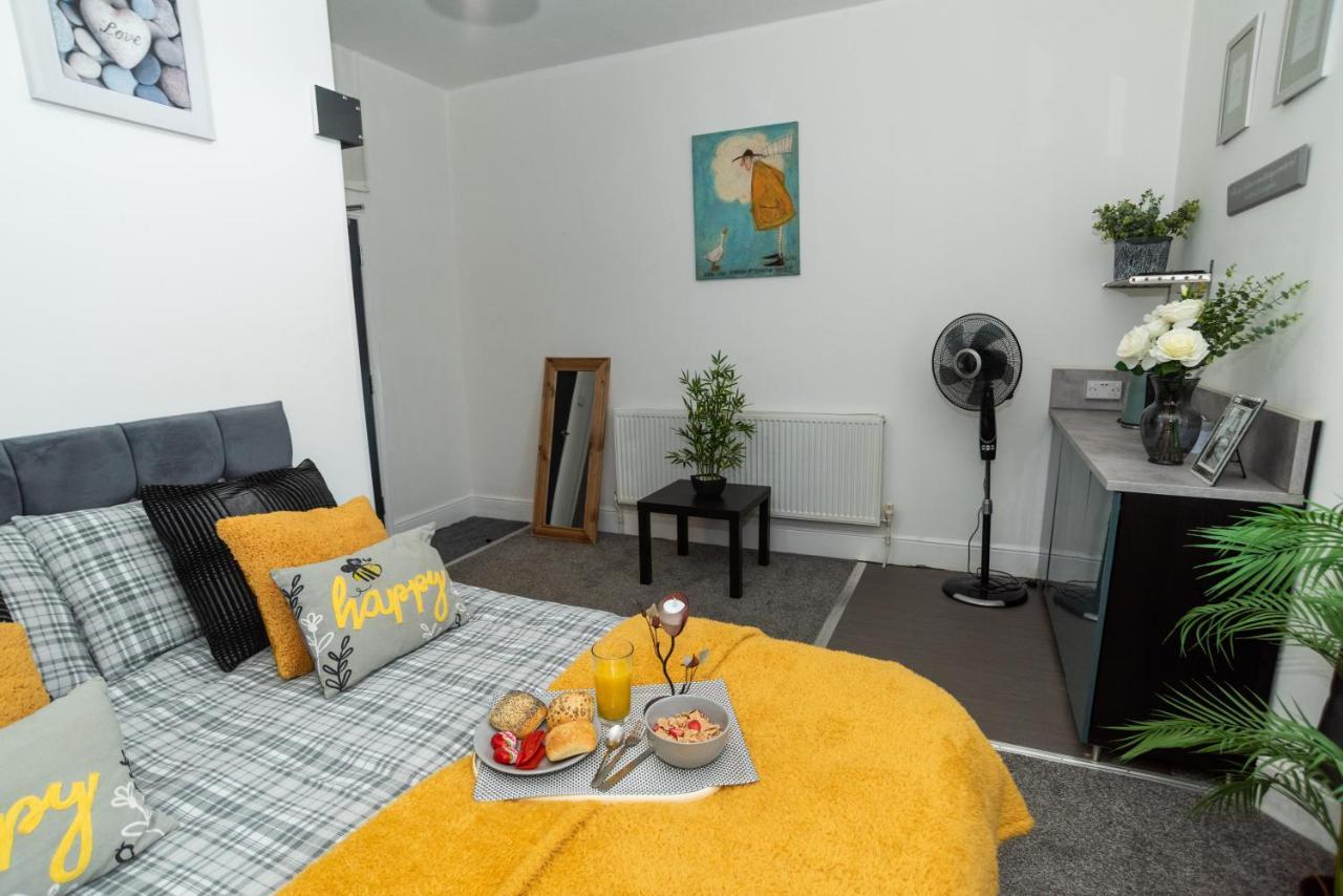Bentley House With En-Suites Crewe Bagian luar foto