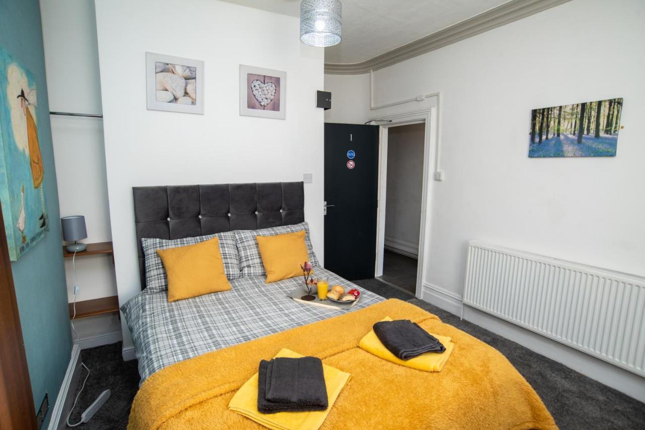 Bentley House With En-Suites Crewe Bagian luar foto