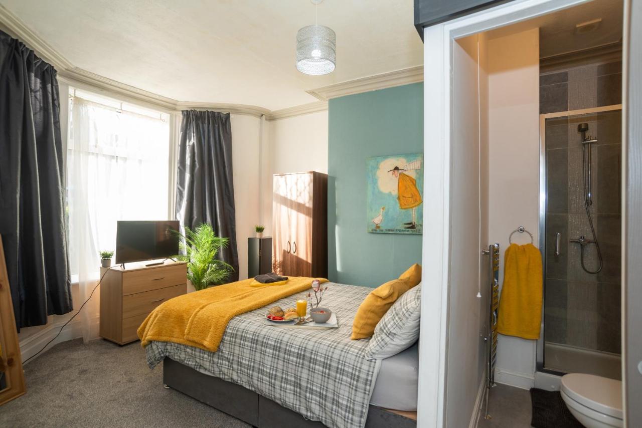 Bentley House With En-Suites Crewe Bagian luar foto