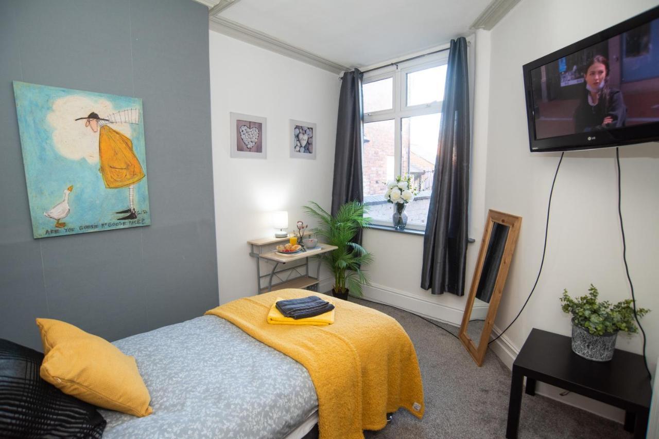 Bentley House With En-Suites Crewe Bagian luar foto