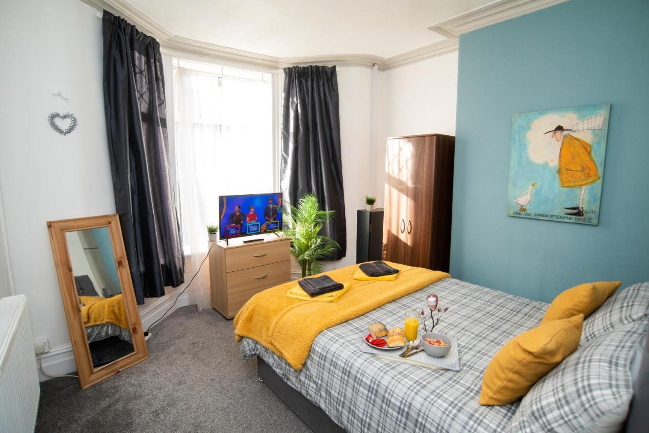 Bentley House With En-Suites Crewe Bagian luar foto