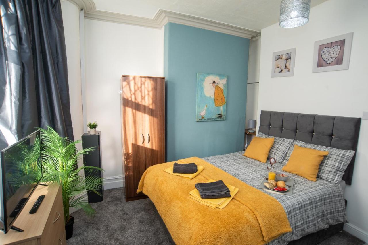 Bentley House With En-Suites Crewe Bagian luar foto