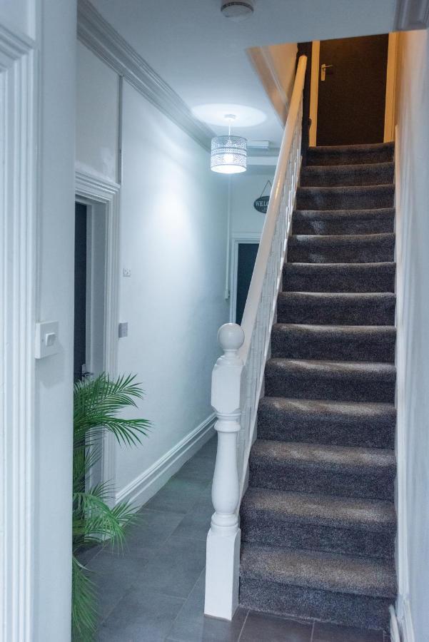 Bentley House With En-Suites Crewe Bagian luar foto