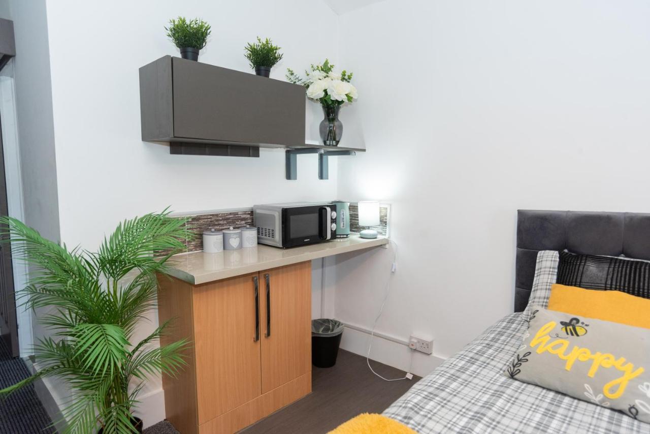 Bentley House With En-Suites Crewe Bagian luar foto