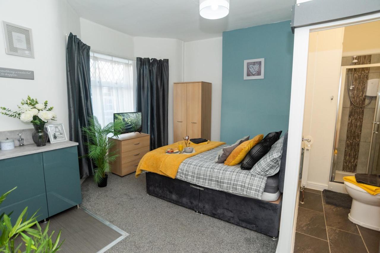 Bentley House With En-Suites Crewe Bagian luar foto