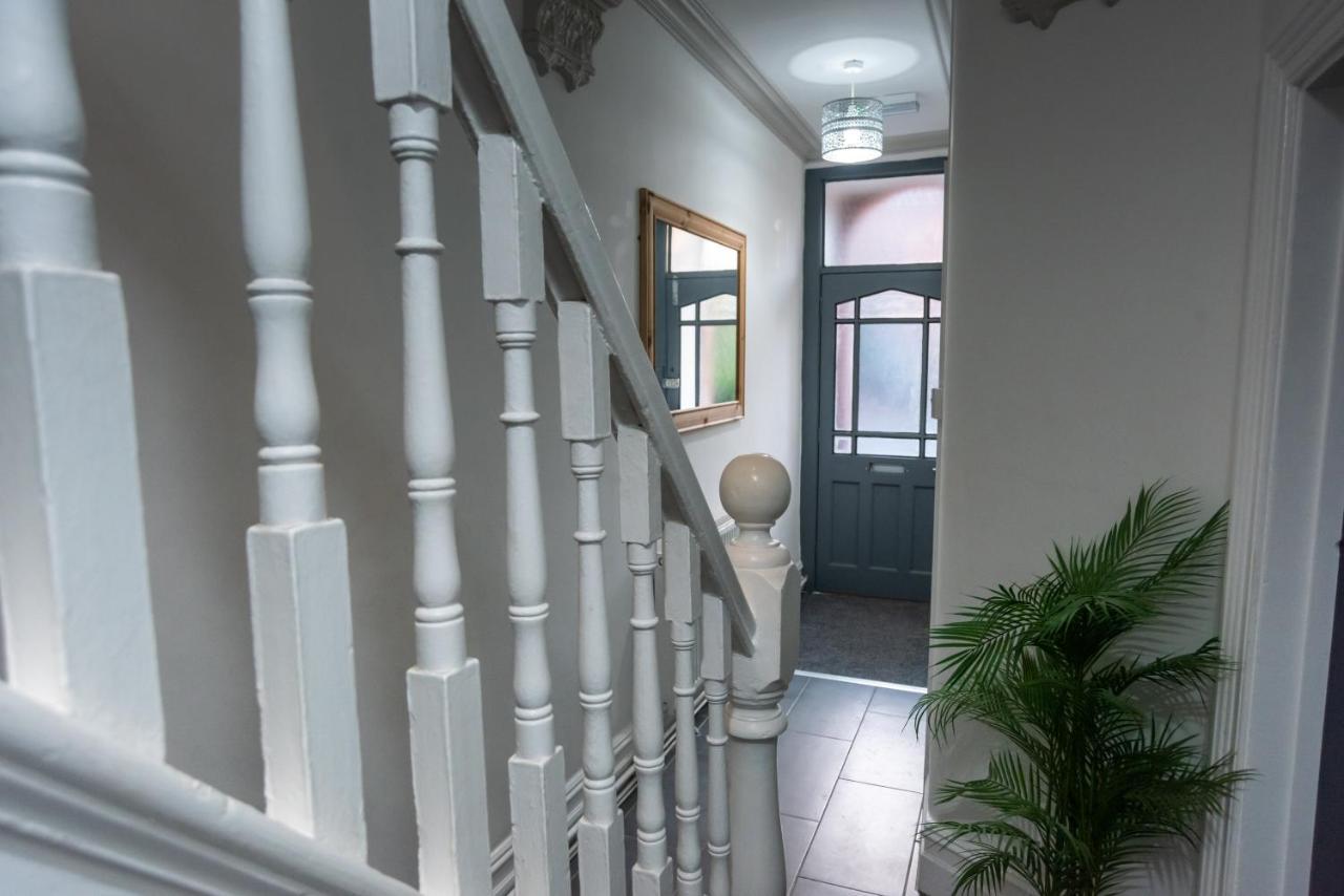 Bentley House With En-Suites Crewe Bagian luar foto