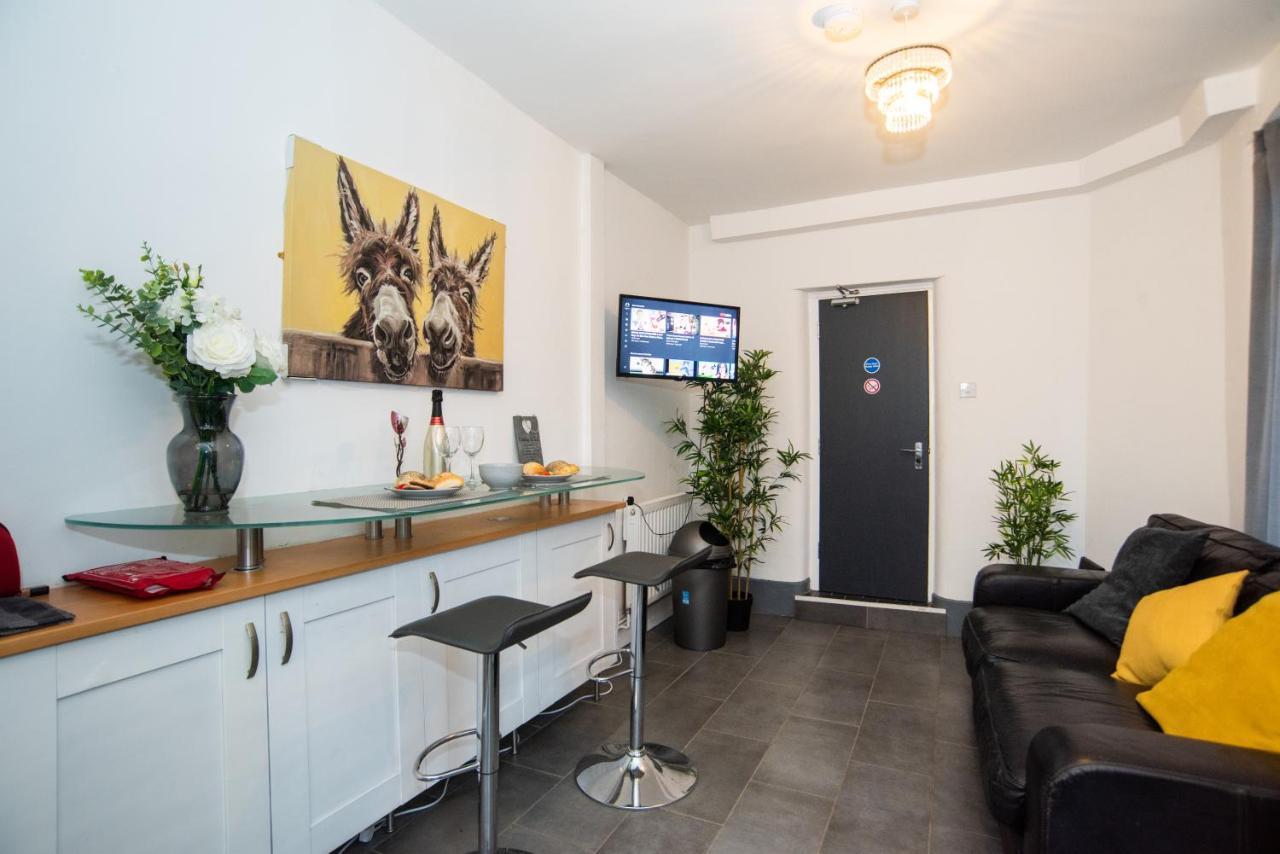 Bentley House With En-Suites Crewe Bagian luar foto